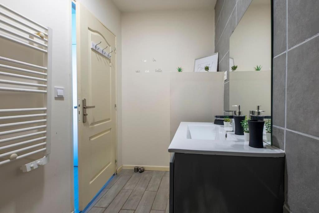 Bistrot 8 Apartment Nazelles-Negron ภายนอก รูปภาพ
