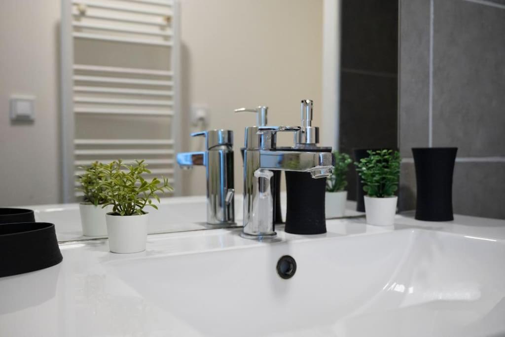Bistrot 8 Apartment Nazelles-Negron ภายนอก รูปภาพ